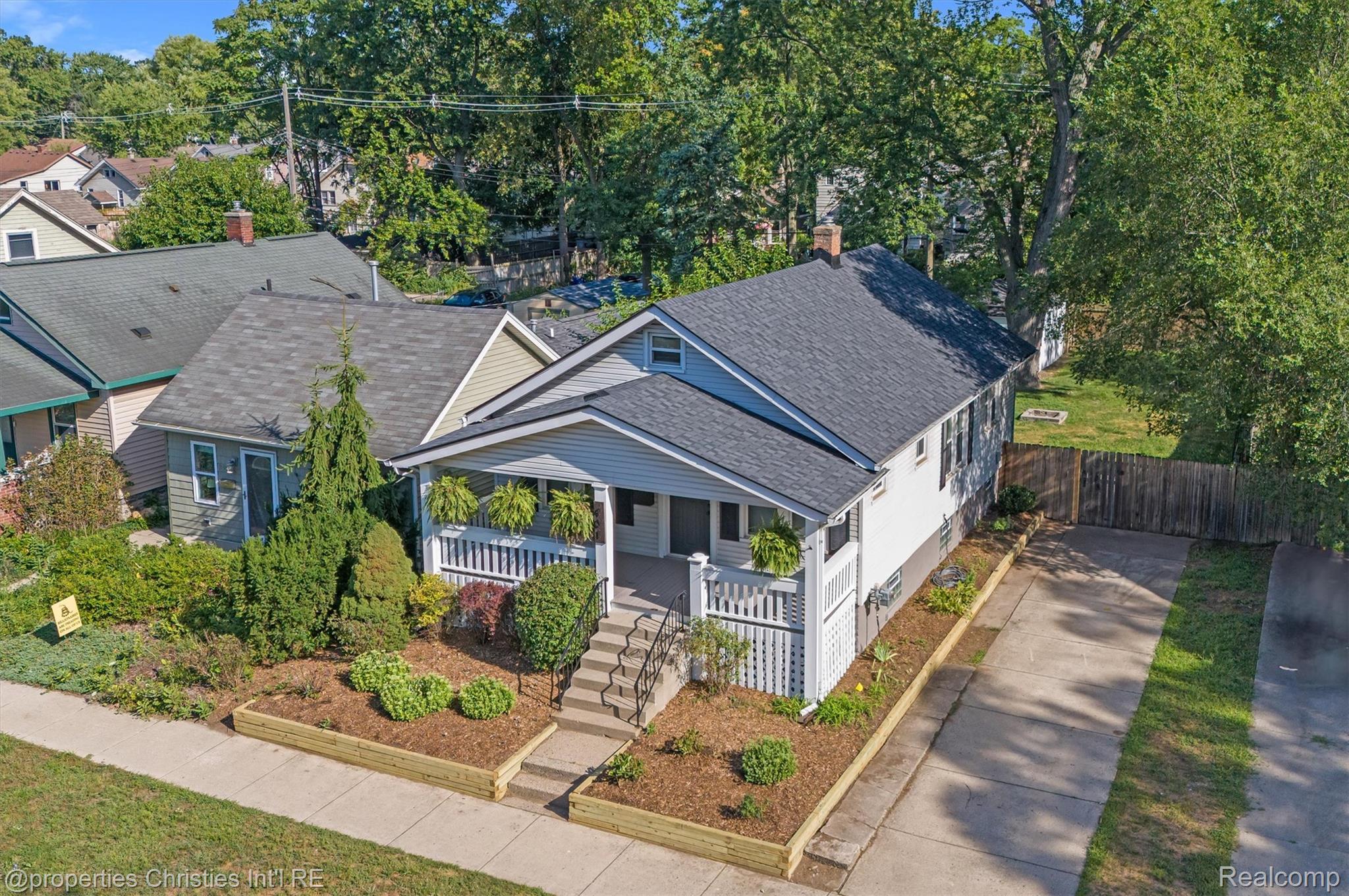 401 E Cambourne Street