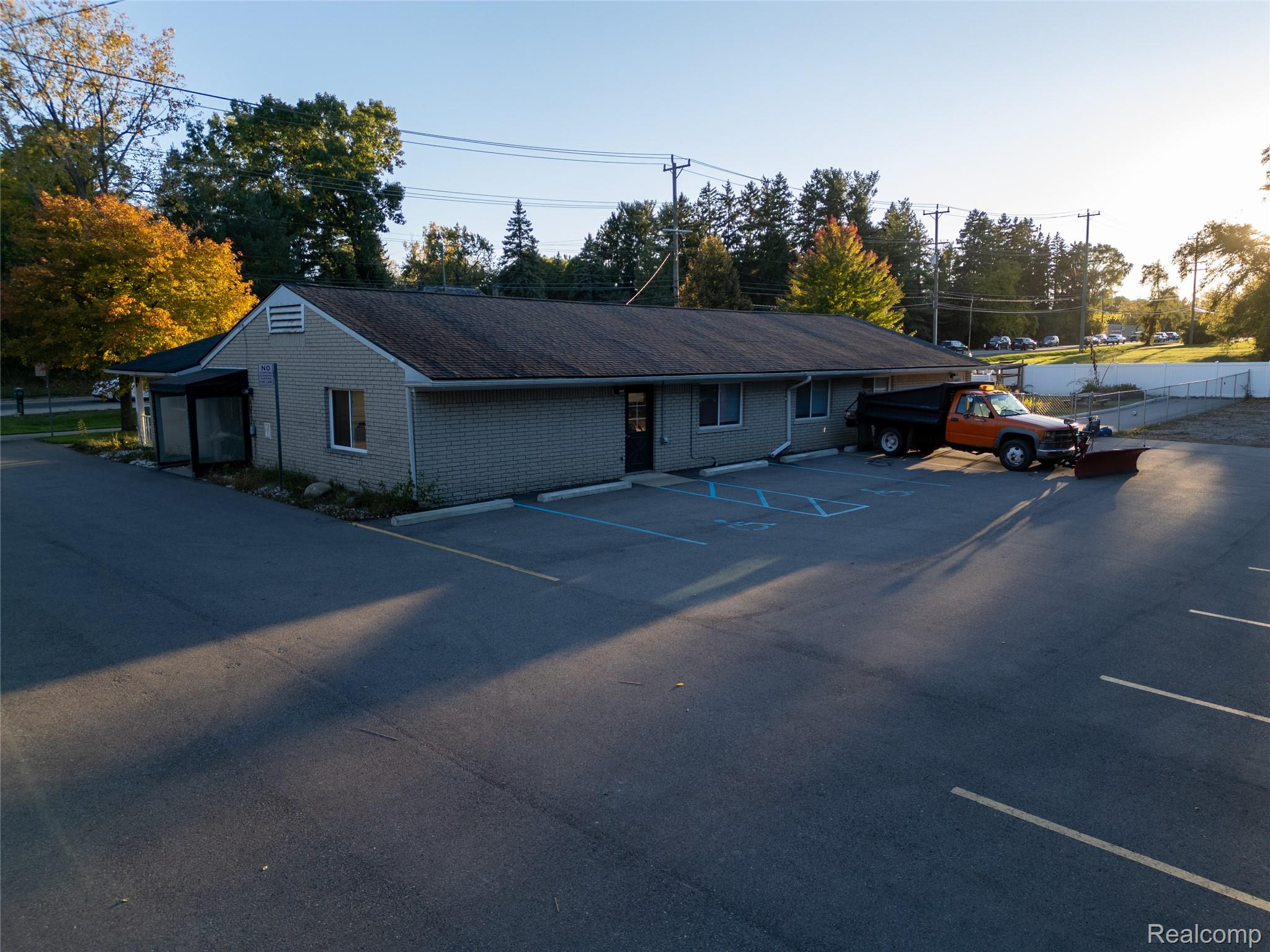 1221 E AVON Road