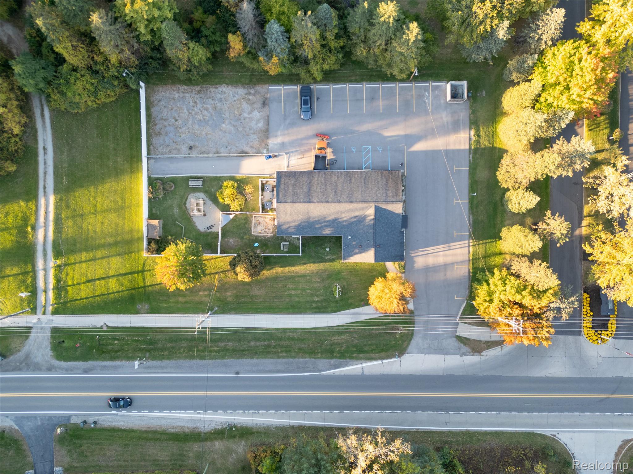 1221 E AVON Road