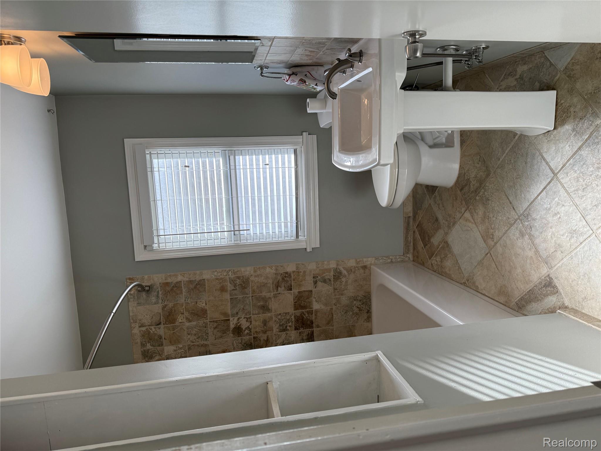 Berkley City, Michigan 48072, United States, 3 Bedrooms Bedrooms, ,3 BathroomsBathrooms,Residential,Active,205565