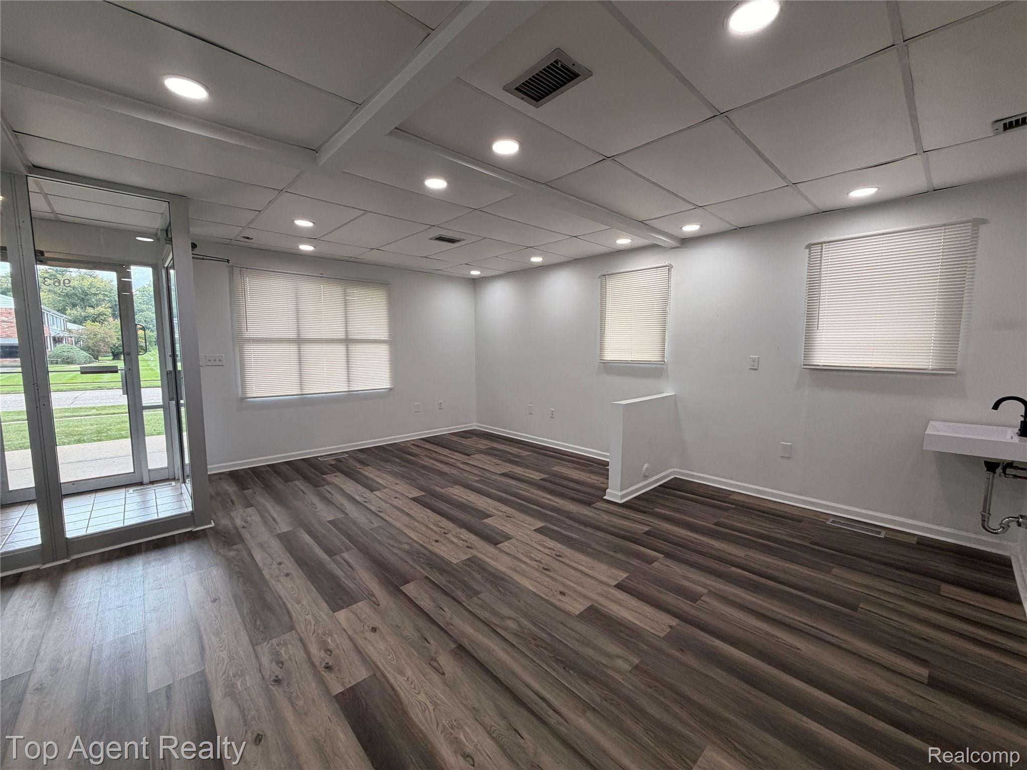 963 Oakwood Drive