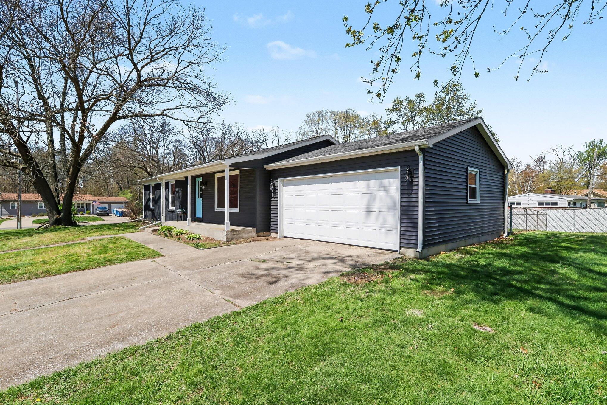 107 E Oakland Place