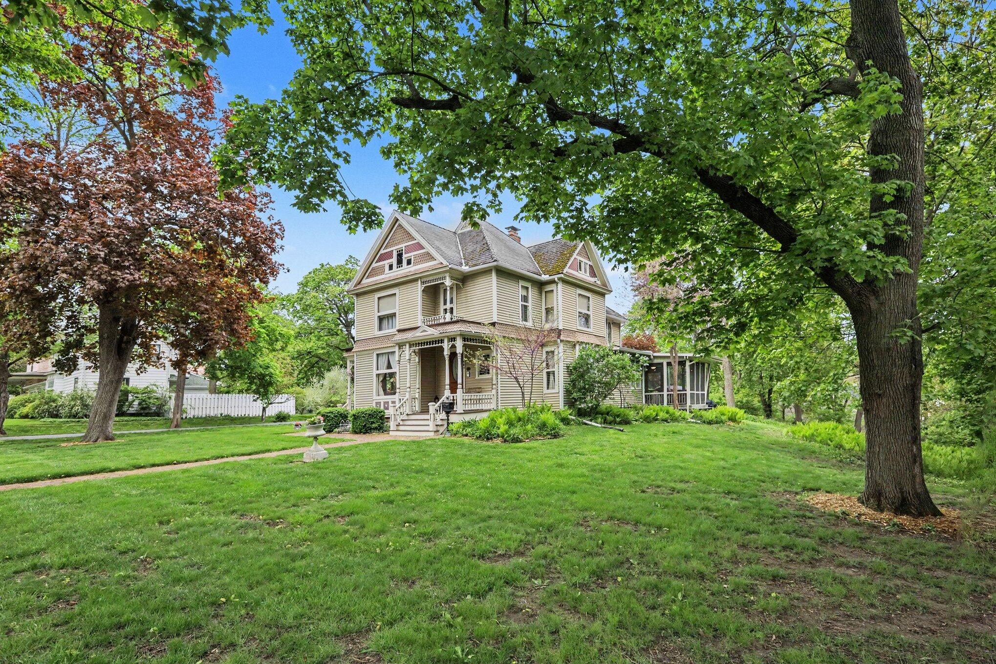 201 W Henry Street