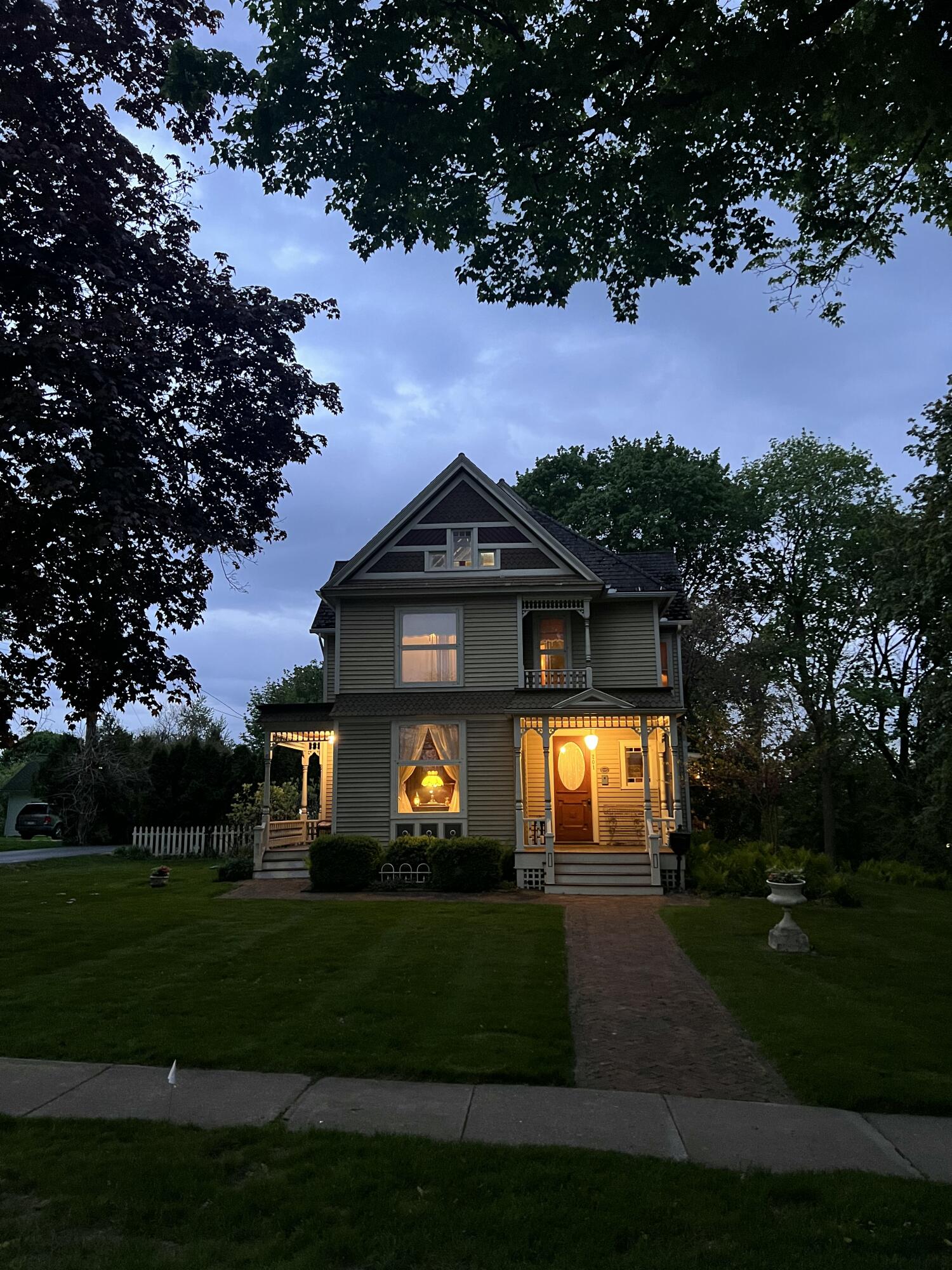201 W Henry Street