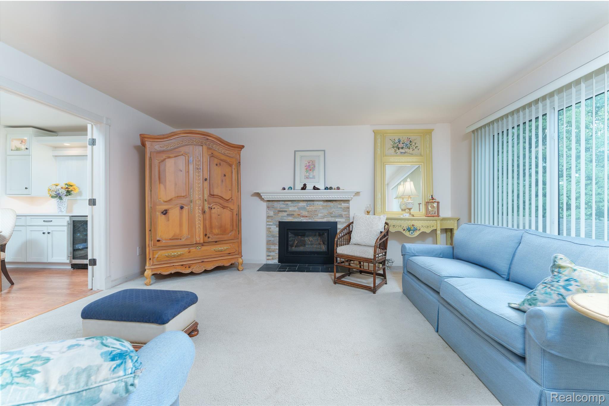 510 N Victoria Square Square 25