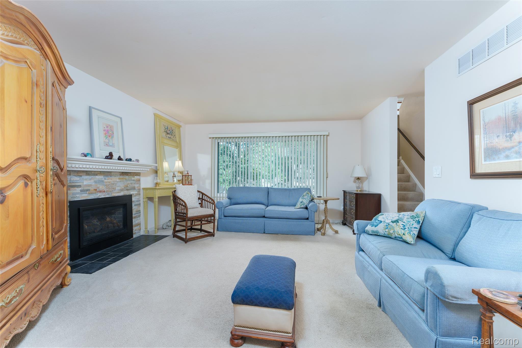 510 N Victoria Square Square 25