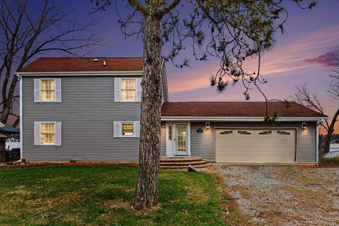5225 Pine Drive Leoni Township MI 49201