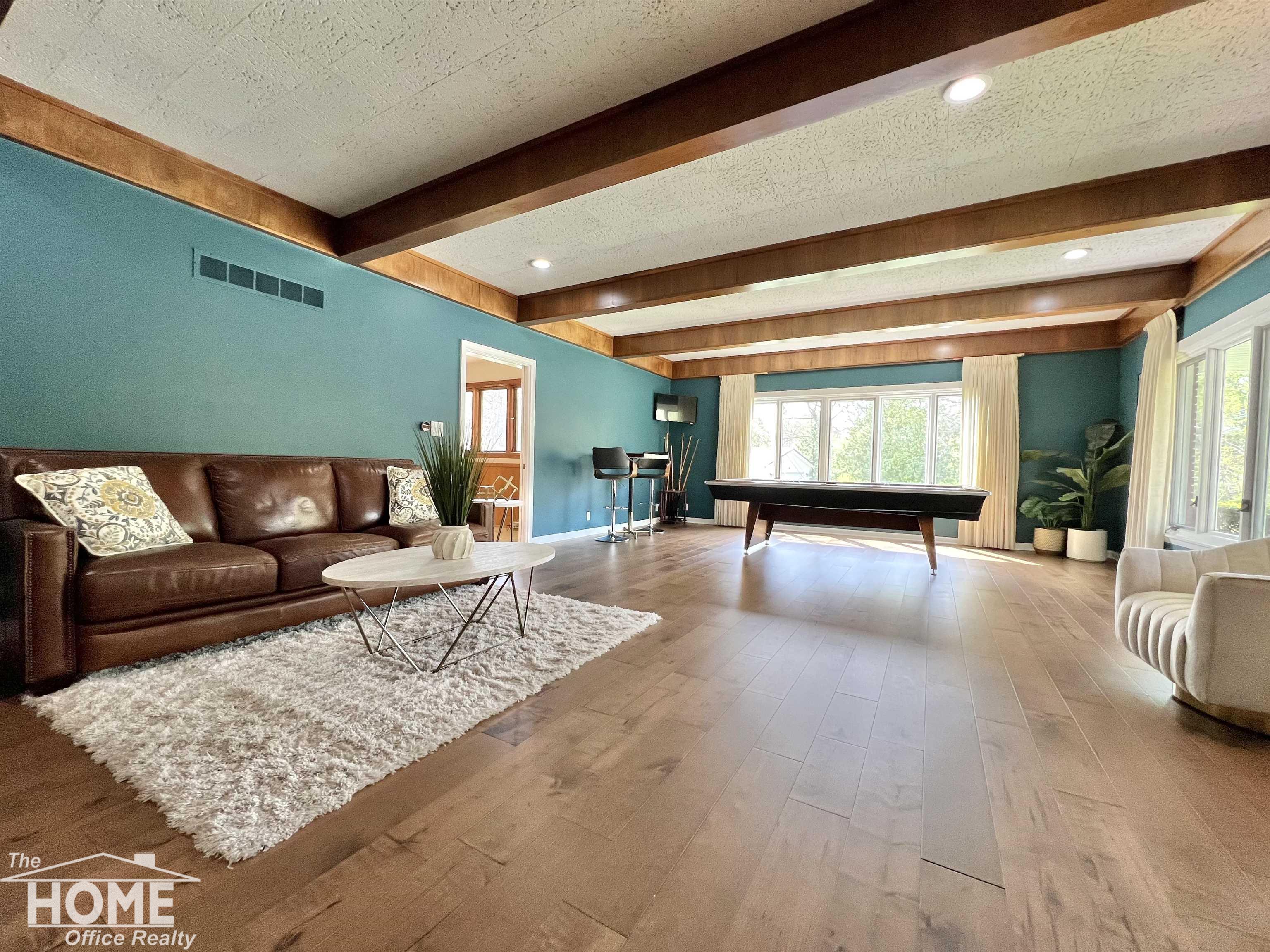1111 W King Street