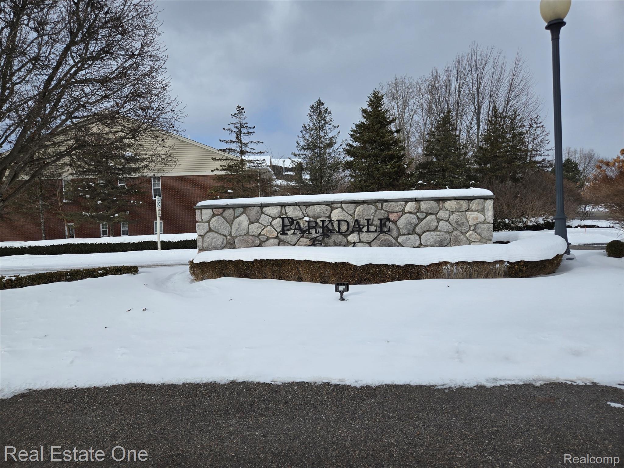 1716 DEEPWOOD Circle 43