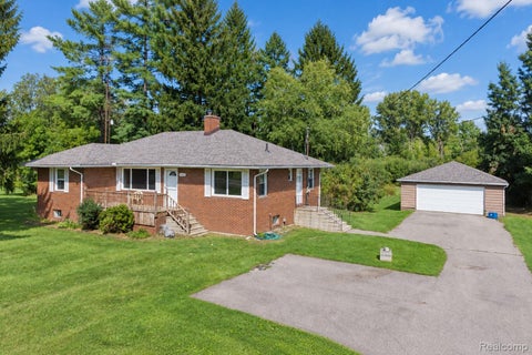 Photo for 2432 W Farrand Road