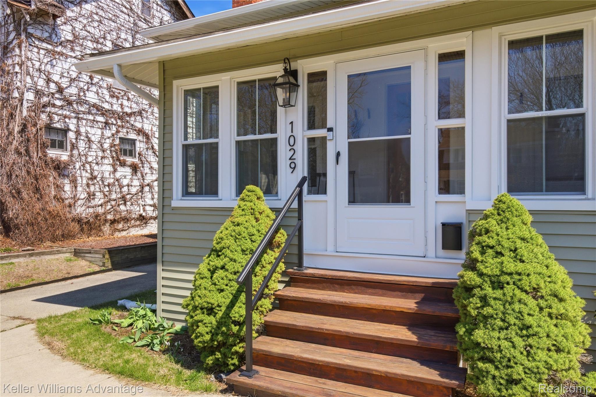 1029 Longfellow Avenue