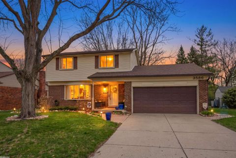 3586 Kings Point Drive Troy City MI 48083