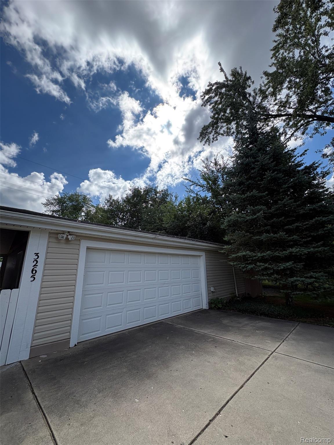 3265 Chambourne Street