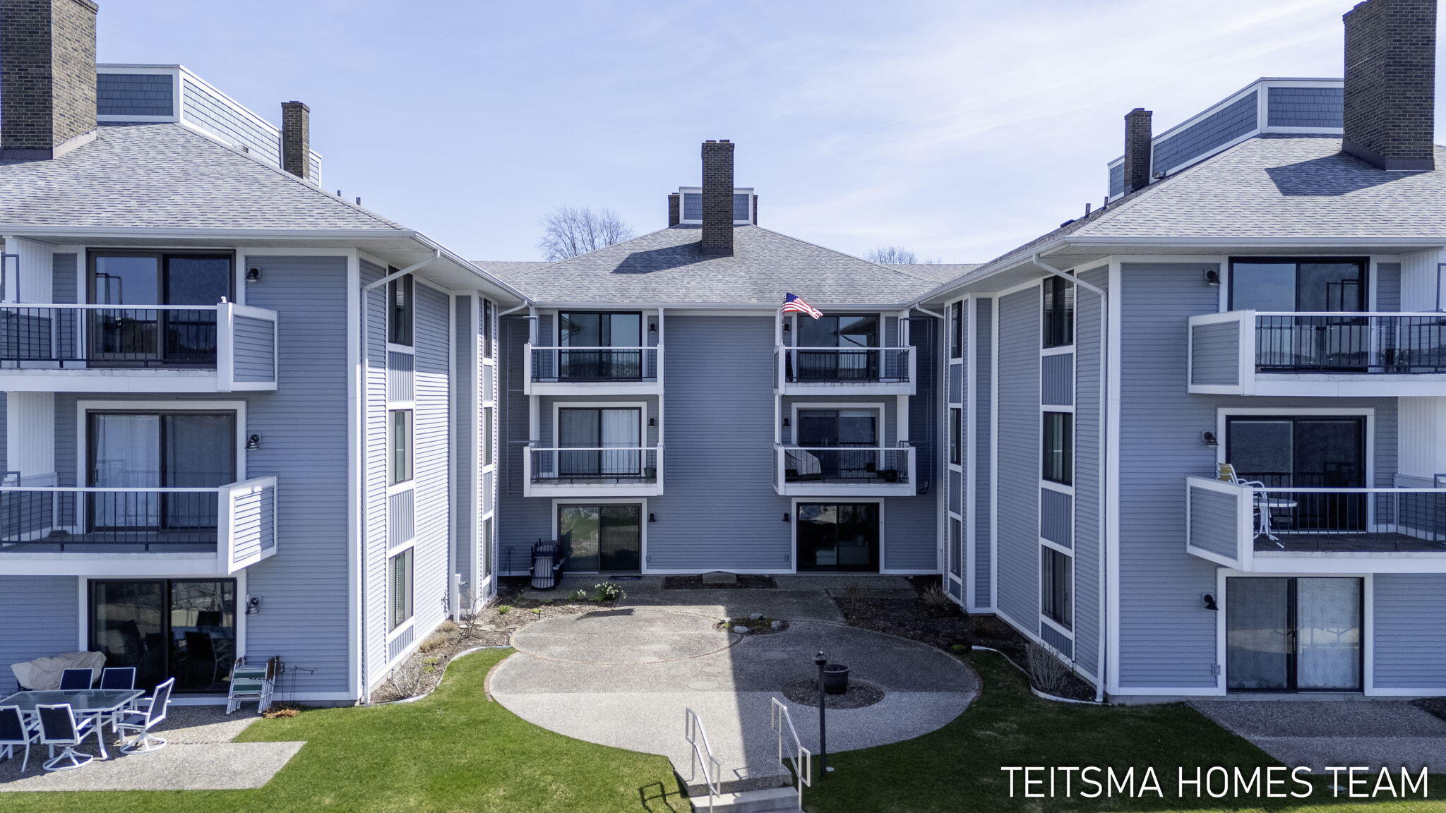 400 Lakeview Court 25D