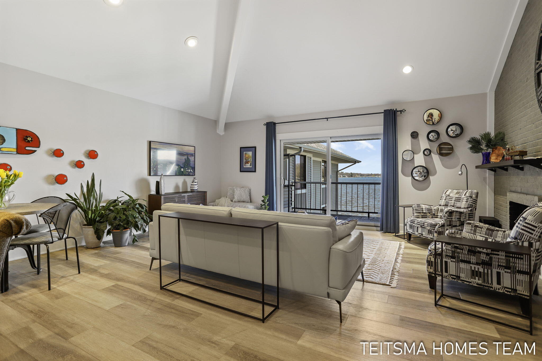 400 Lakeview Court 25D