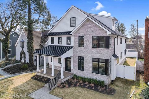 667 Oak Birmingham City MI 48009