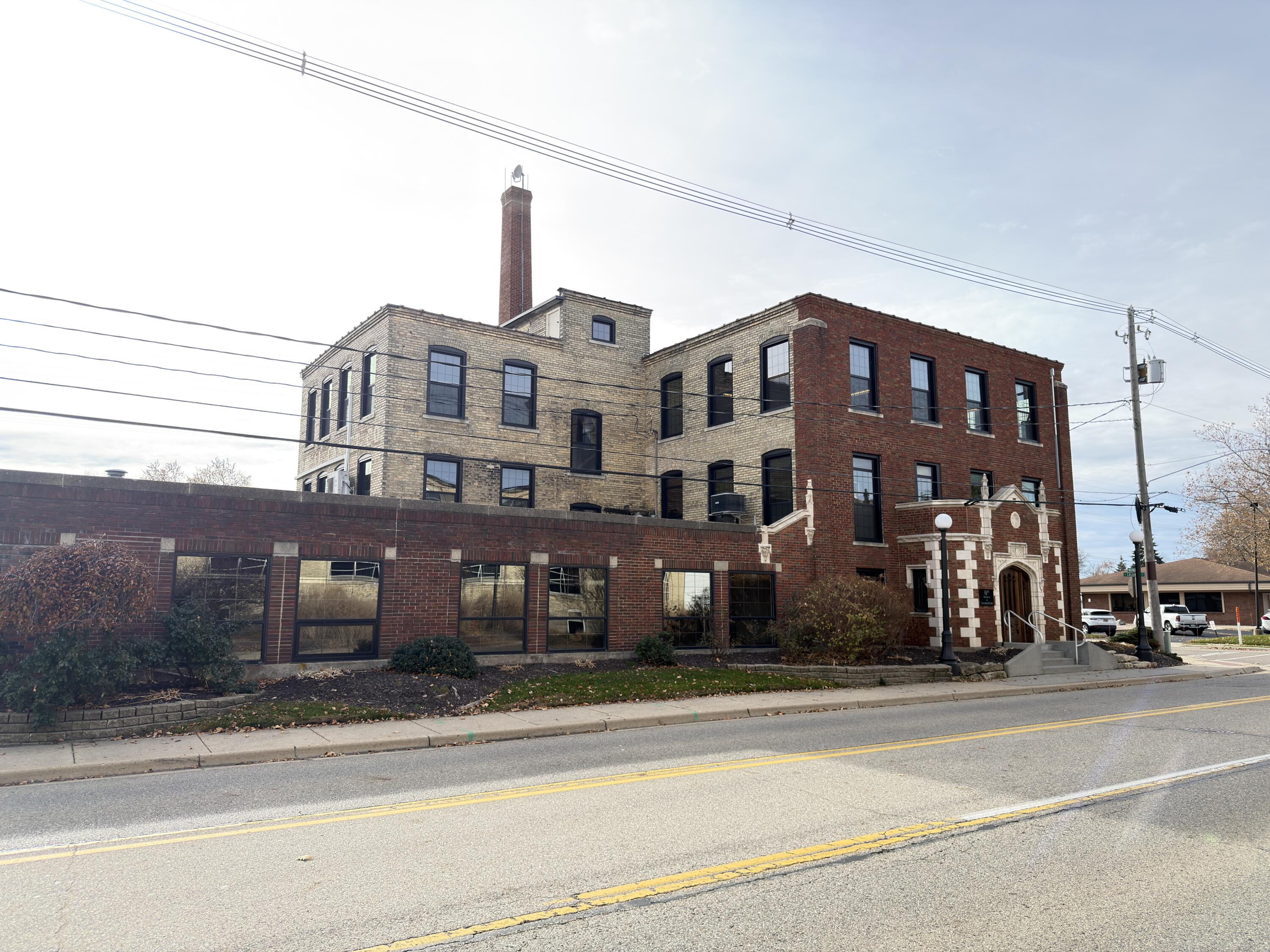 160 W Washington Avenue A