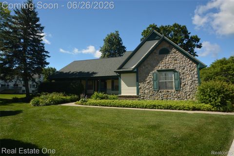 Photo of 2140 W View Court, Lake Orion Village, MI 48360 (MLS # 20261046785)