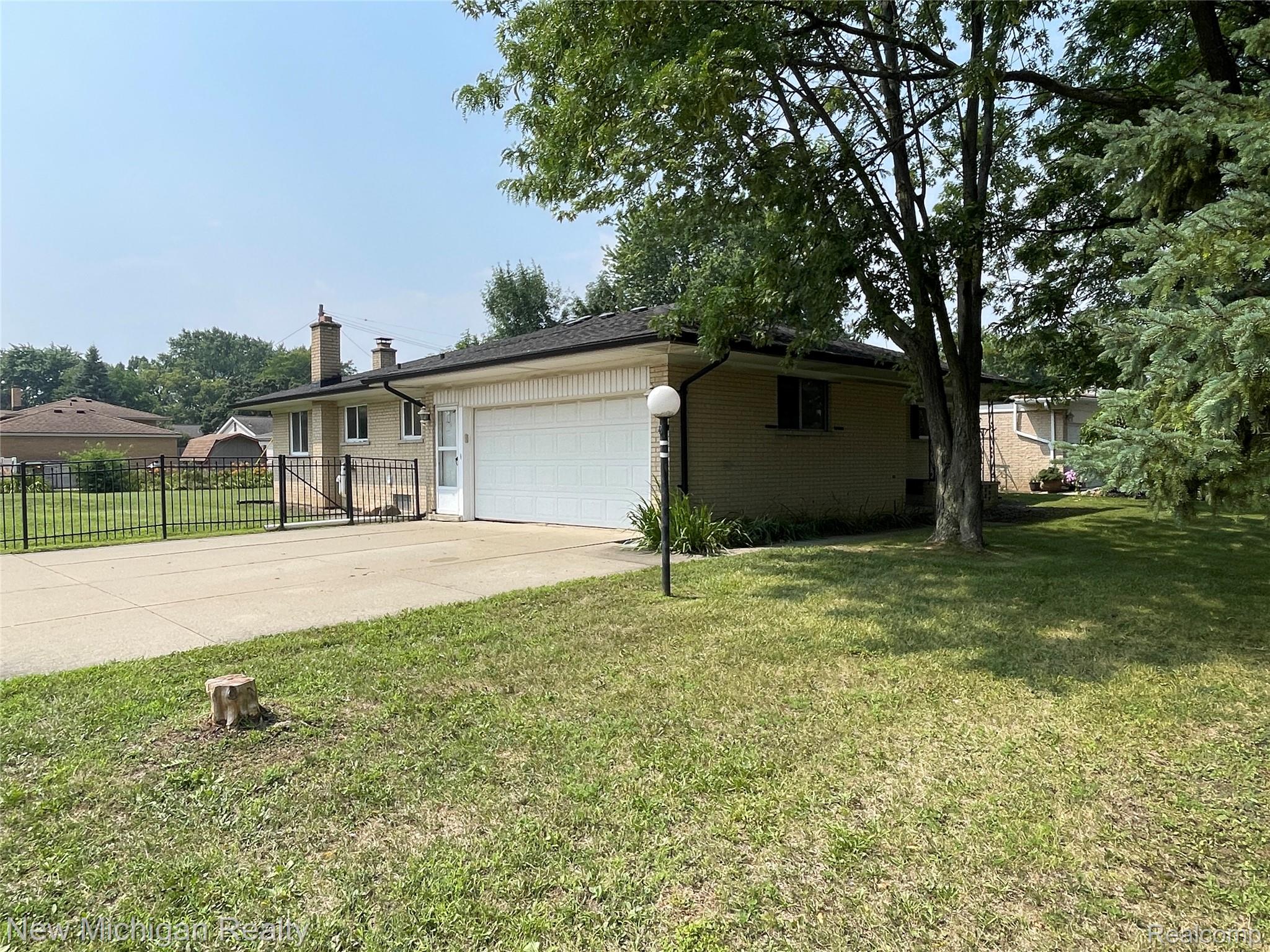34209 Macdonald Drive