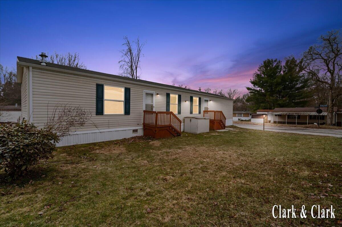 6900 Knottypine Street NE