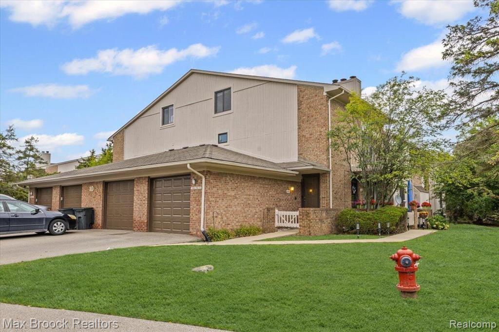 6670 Maple Lakes Drive