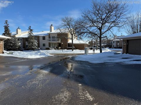 6670 Maple Lakes Drive West Bloomfield Charter Township MI 48322