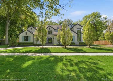 1551 LAKESIDE Drive Birmingham City MI 48009