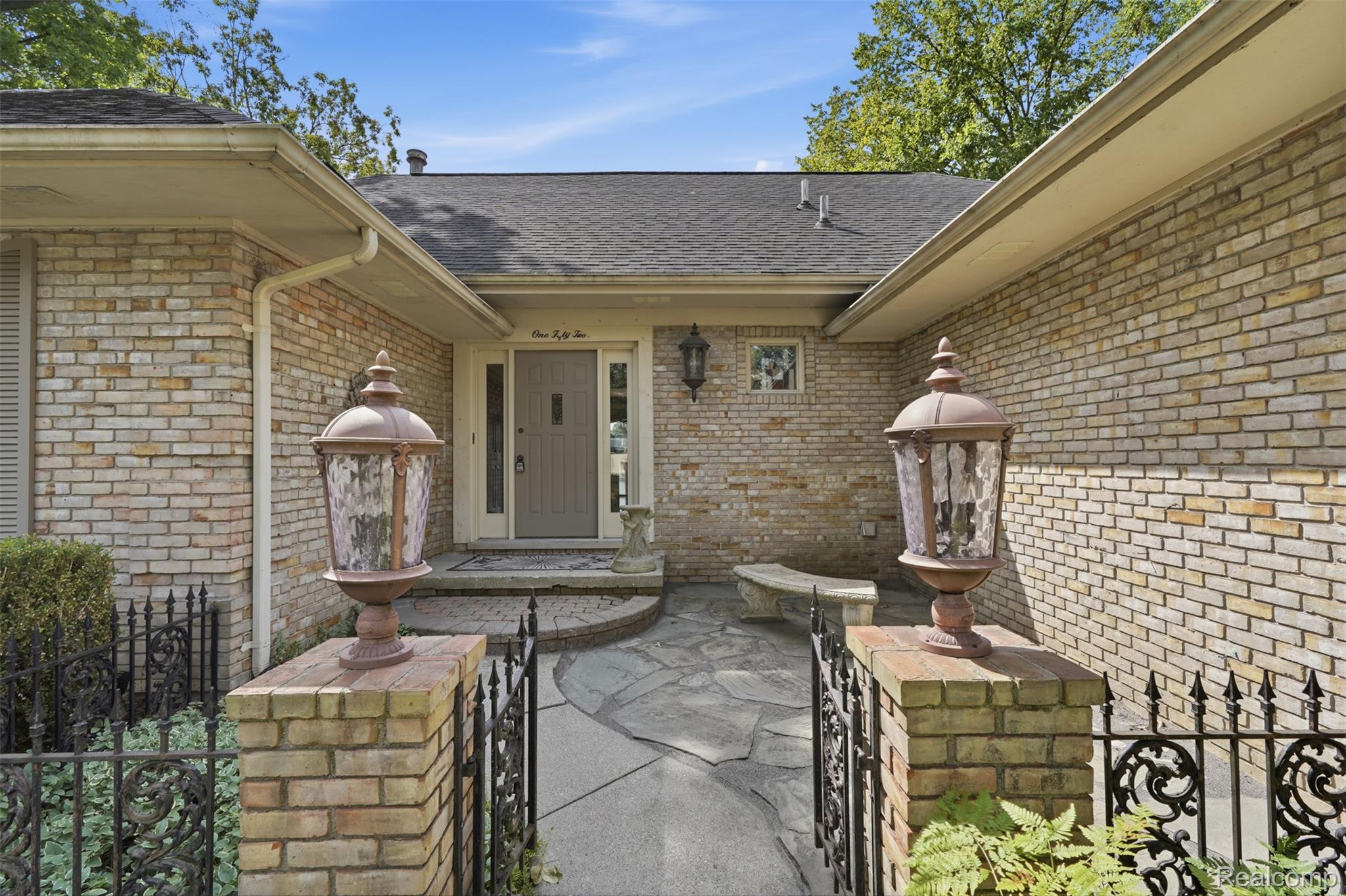 152 Overlake