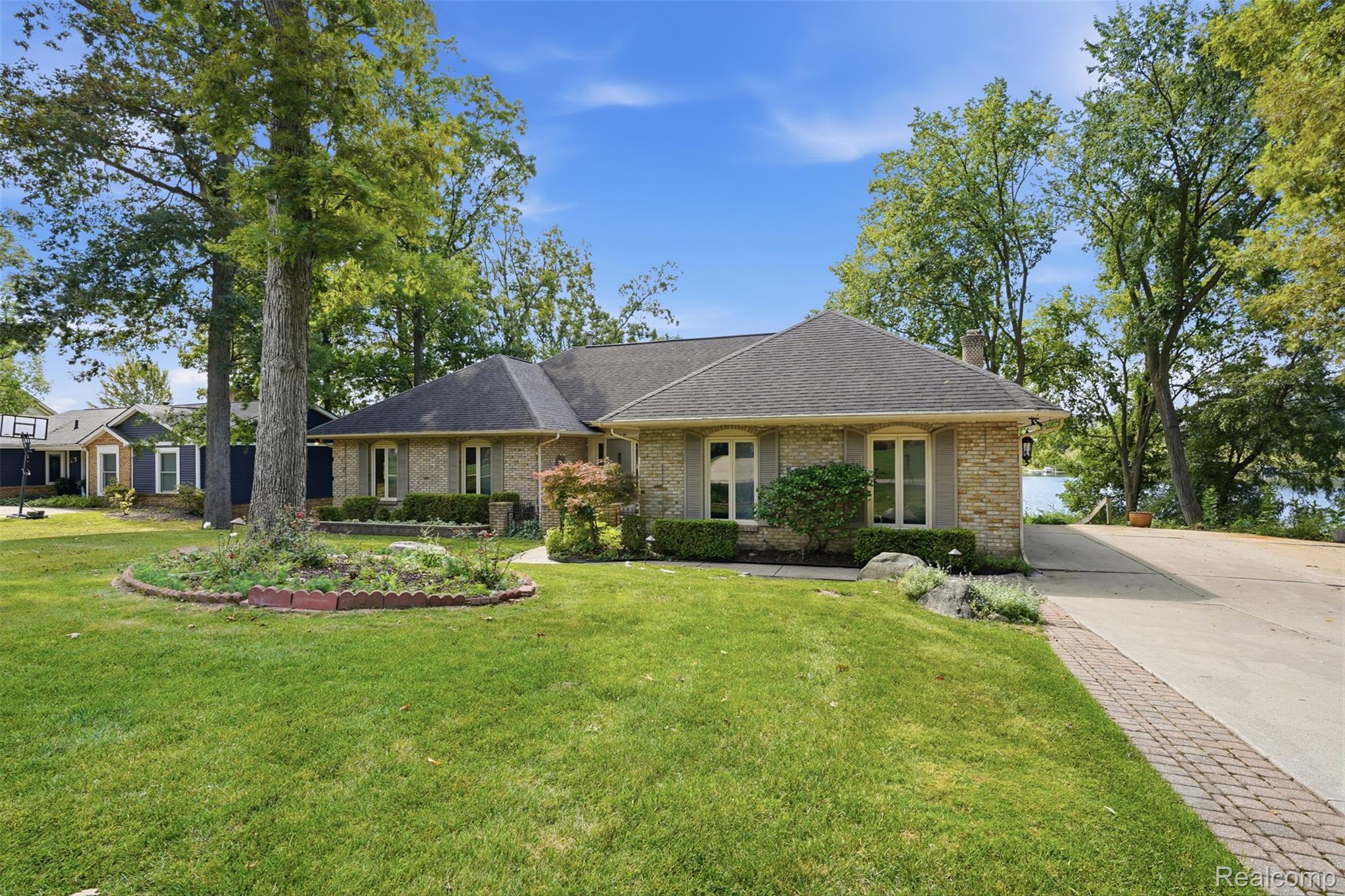 152 Overlake