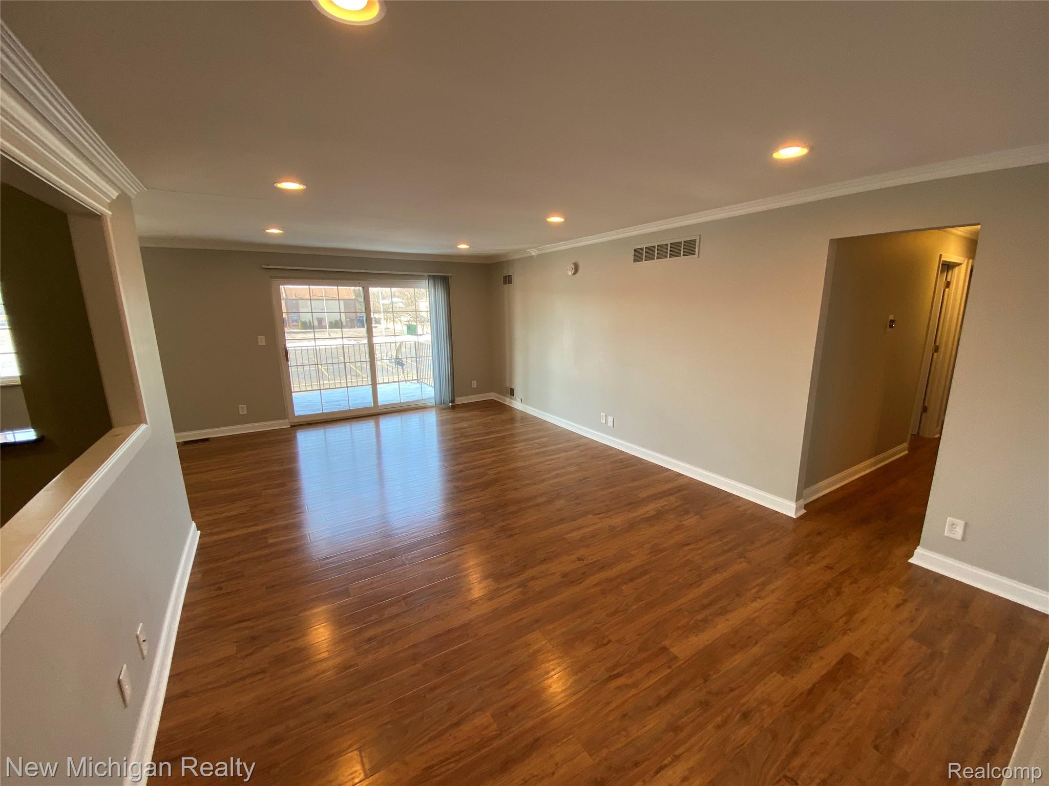 6157 ORCHARD LAKE RD APT 201