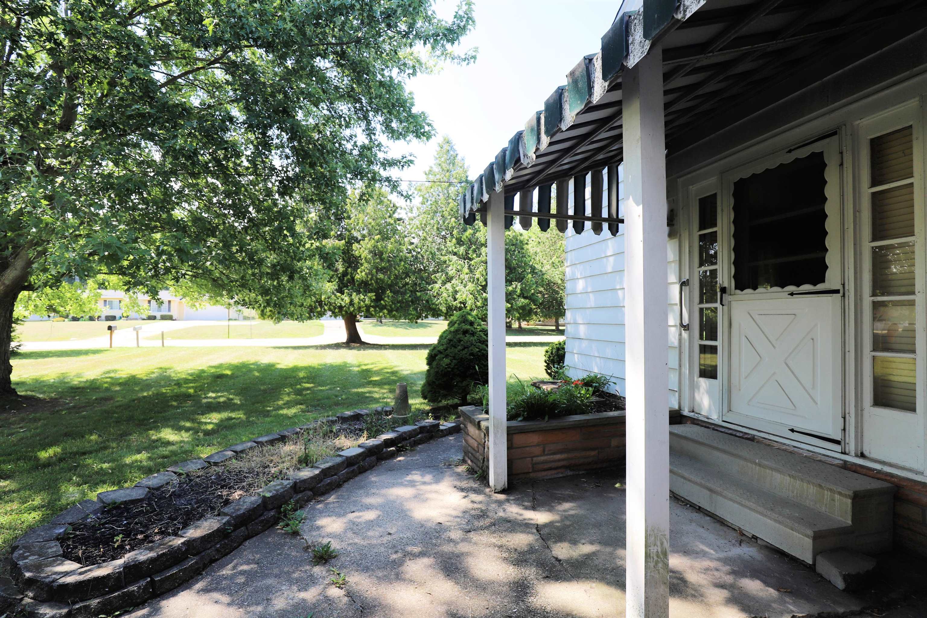 825 E River Road