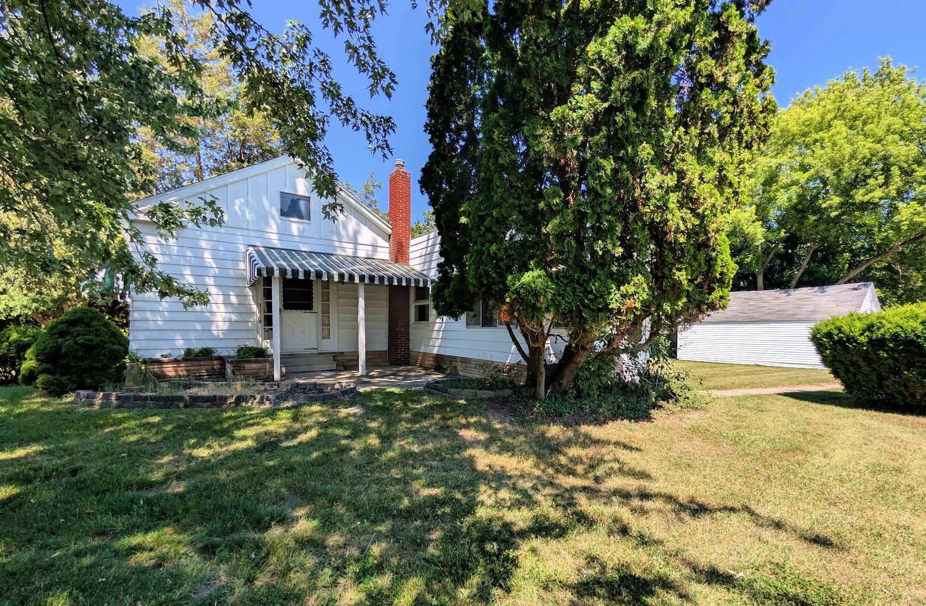 825 E River Road