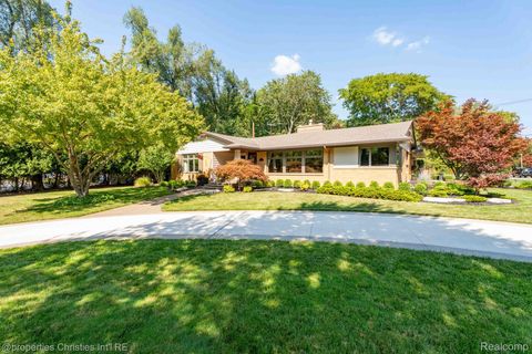 19418 Warwick Street Beverly Hills Village MI 48025