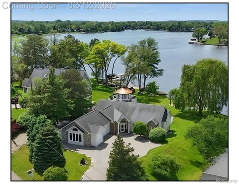 3337 ALCO Drive Waterford Charter Township MI 48329