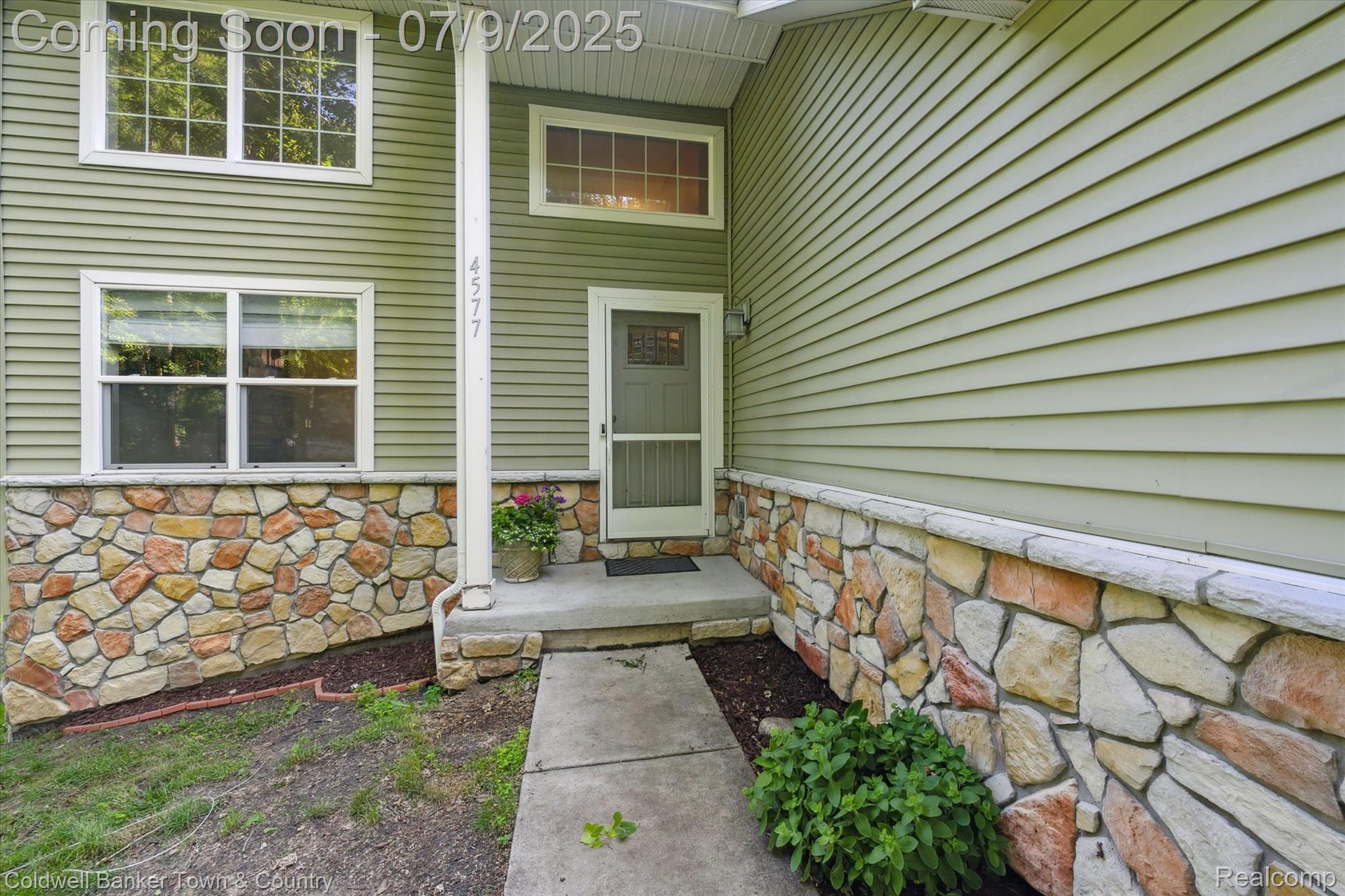 4577 Oaklawn Drive