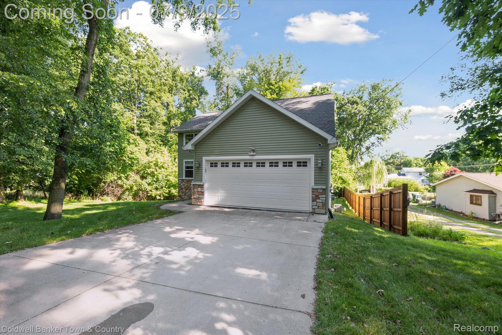 4577 Oaklawn Drive