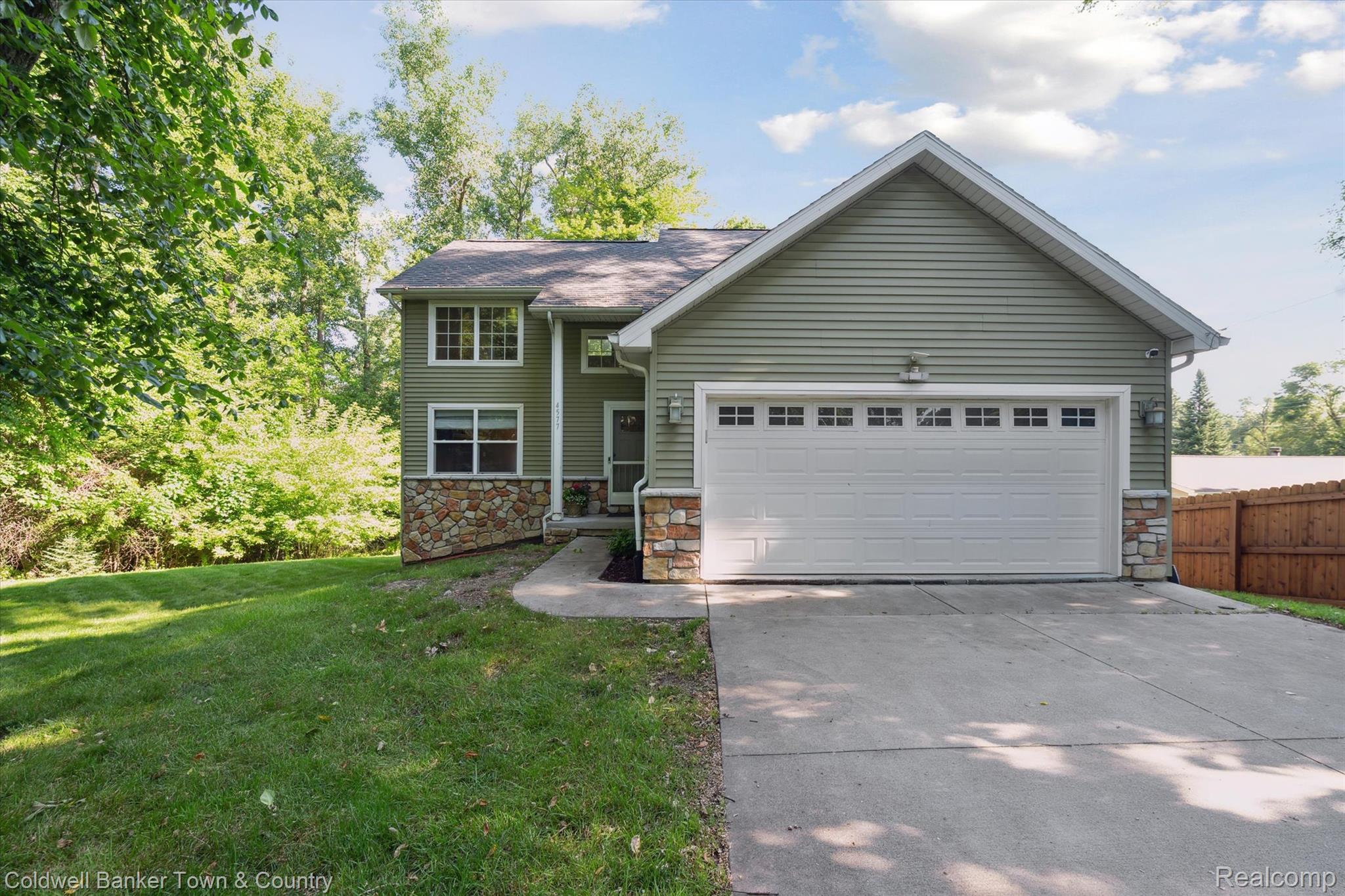 4577 Oaklawn Drive