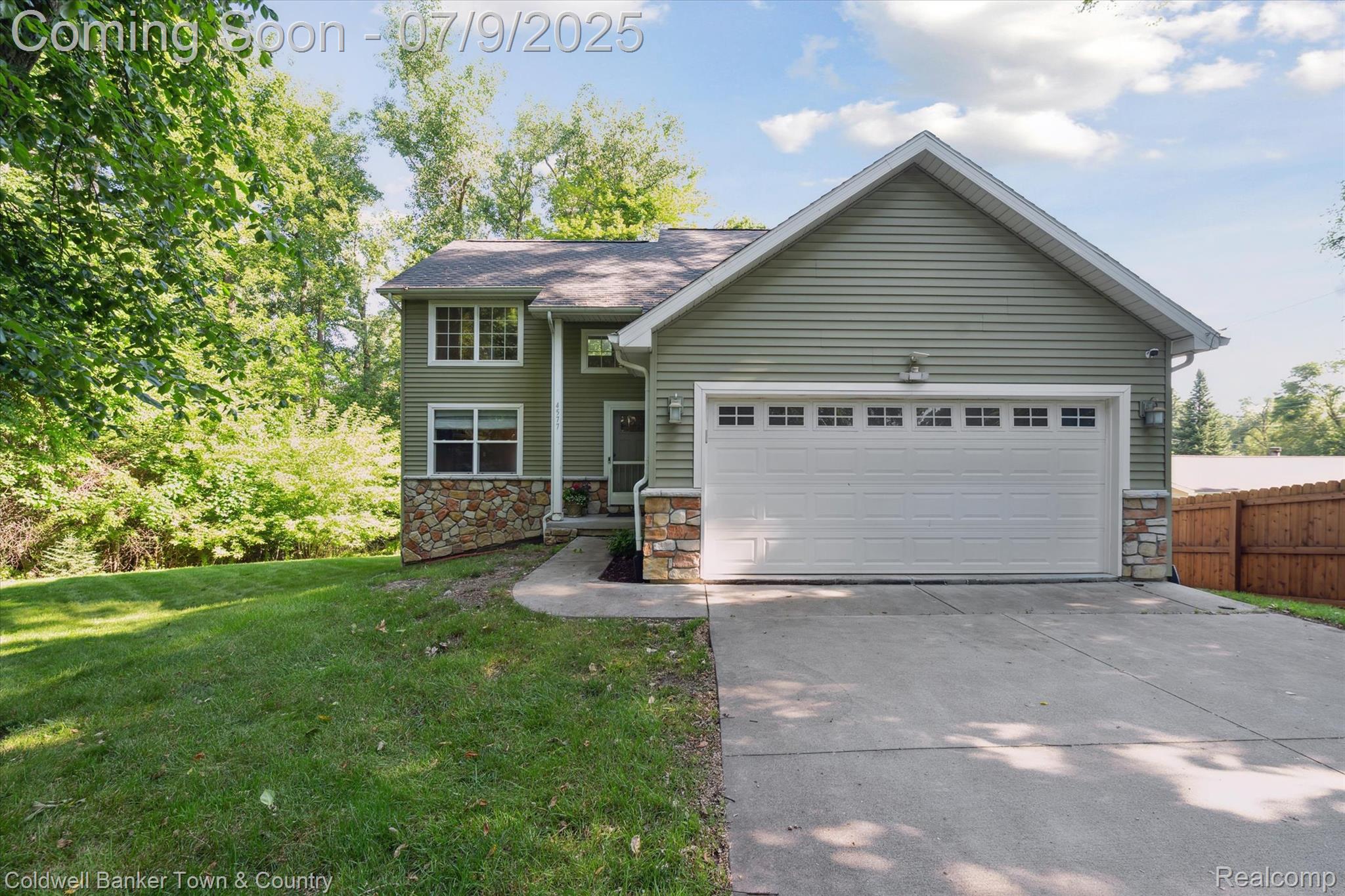 4577 Oaklawn Drive