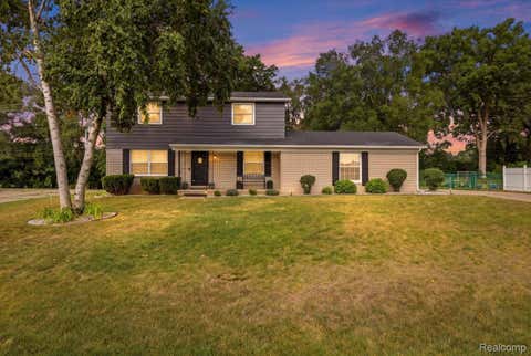 Photo of 3225 Golfhill Drive, Waterford Charter Township, MI 48329 (MLS # 20261066584)
