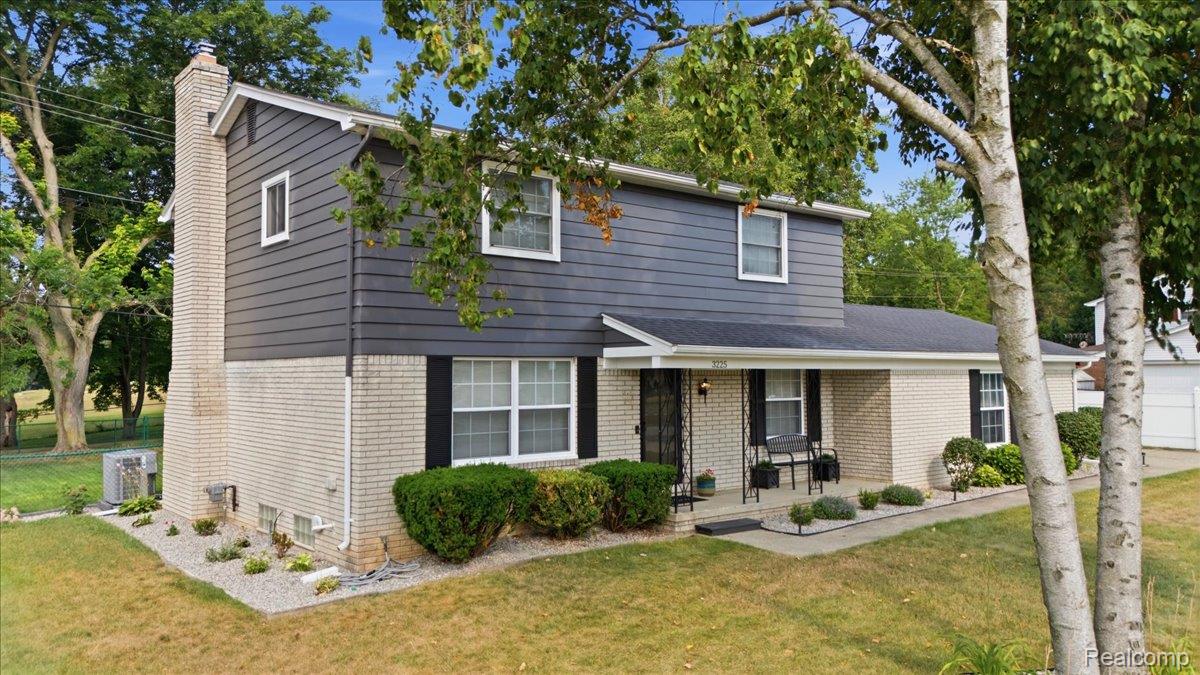 3225 Golfhill Drive