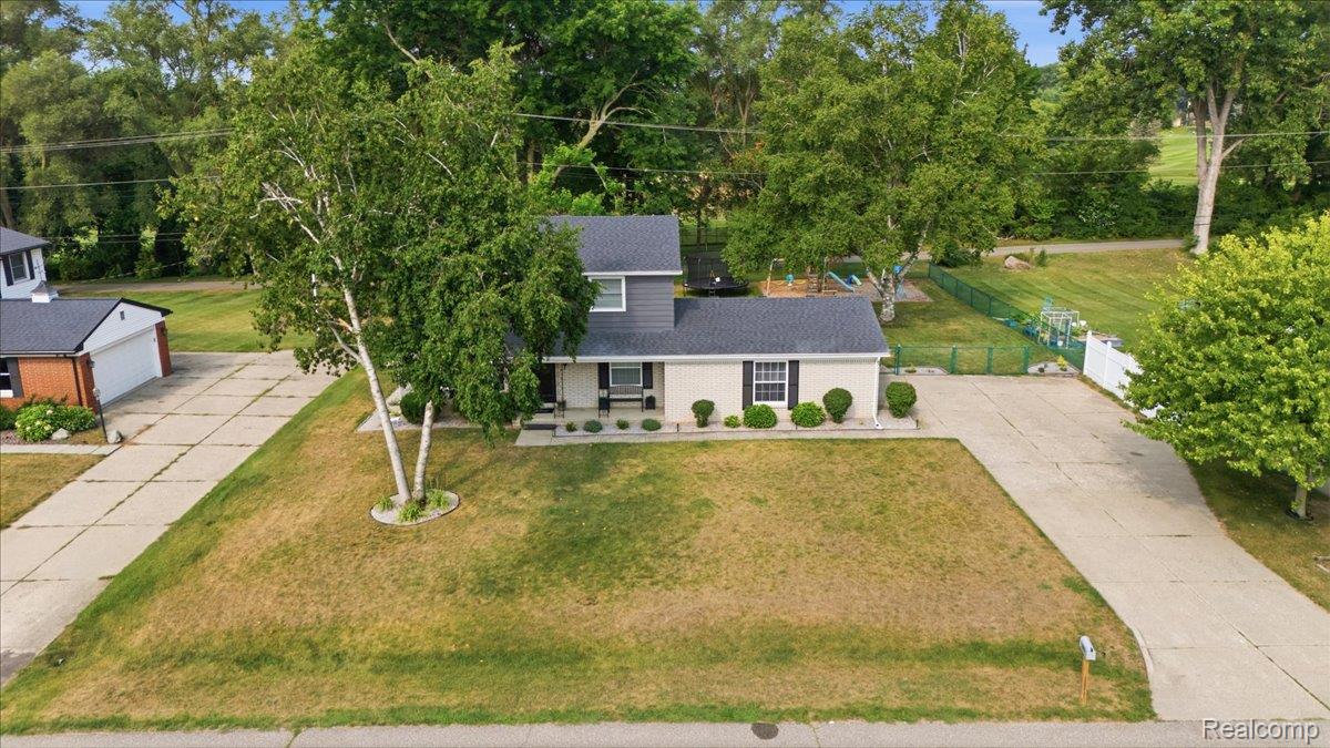 3225 Golfhill Drive