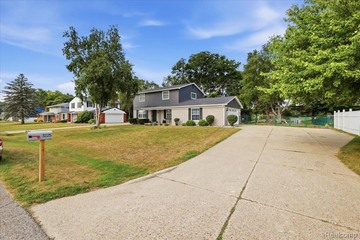 3225 Golfhill Drive