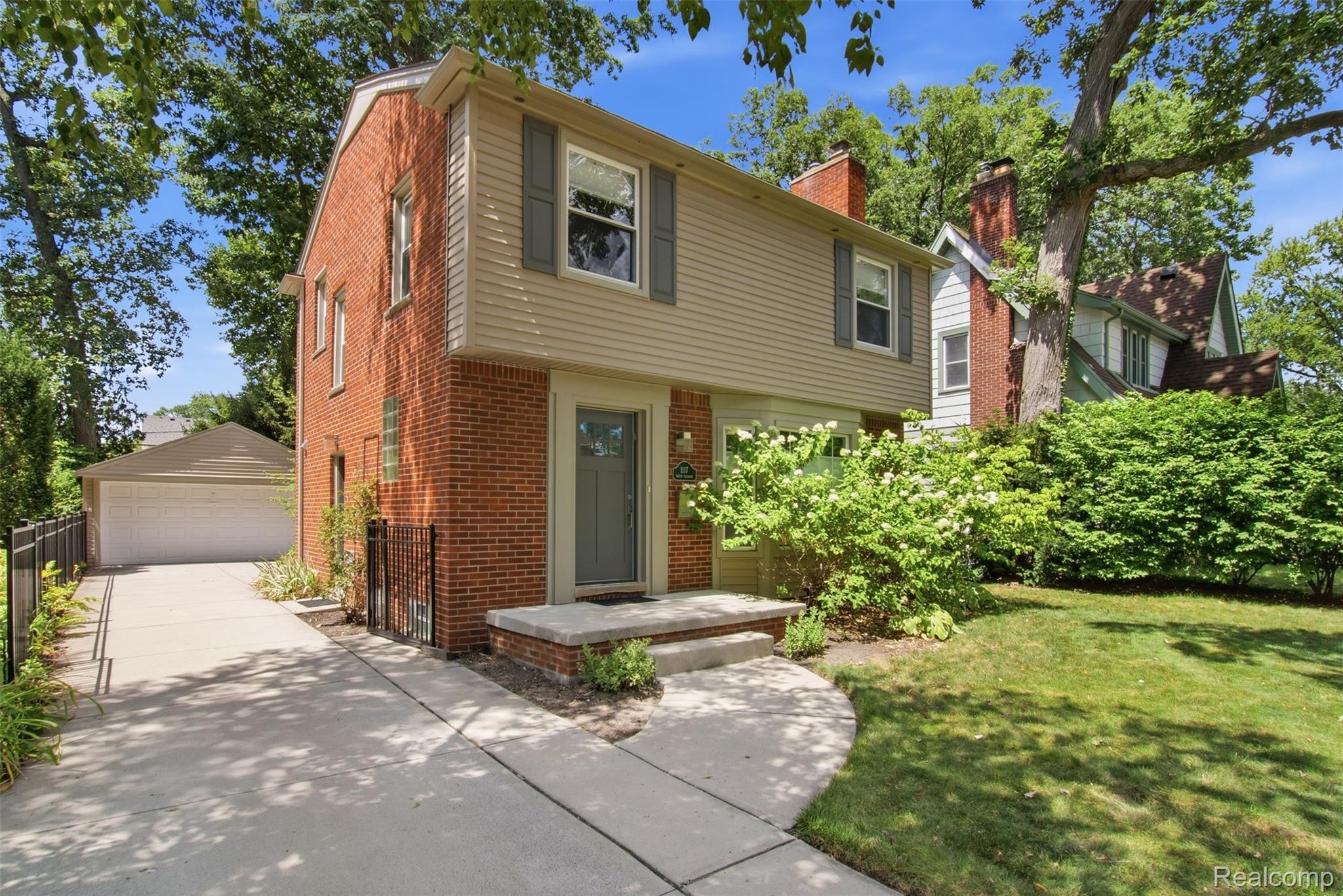 1117 N Pleasant Street