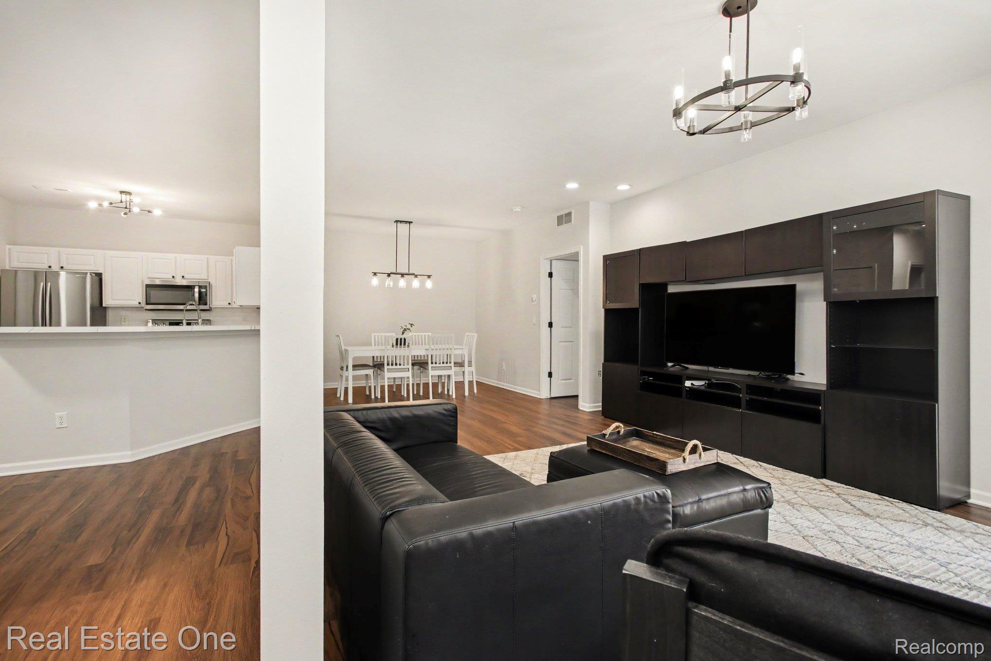 15881 Morningside