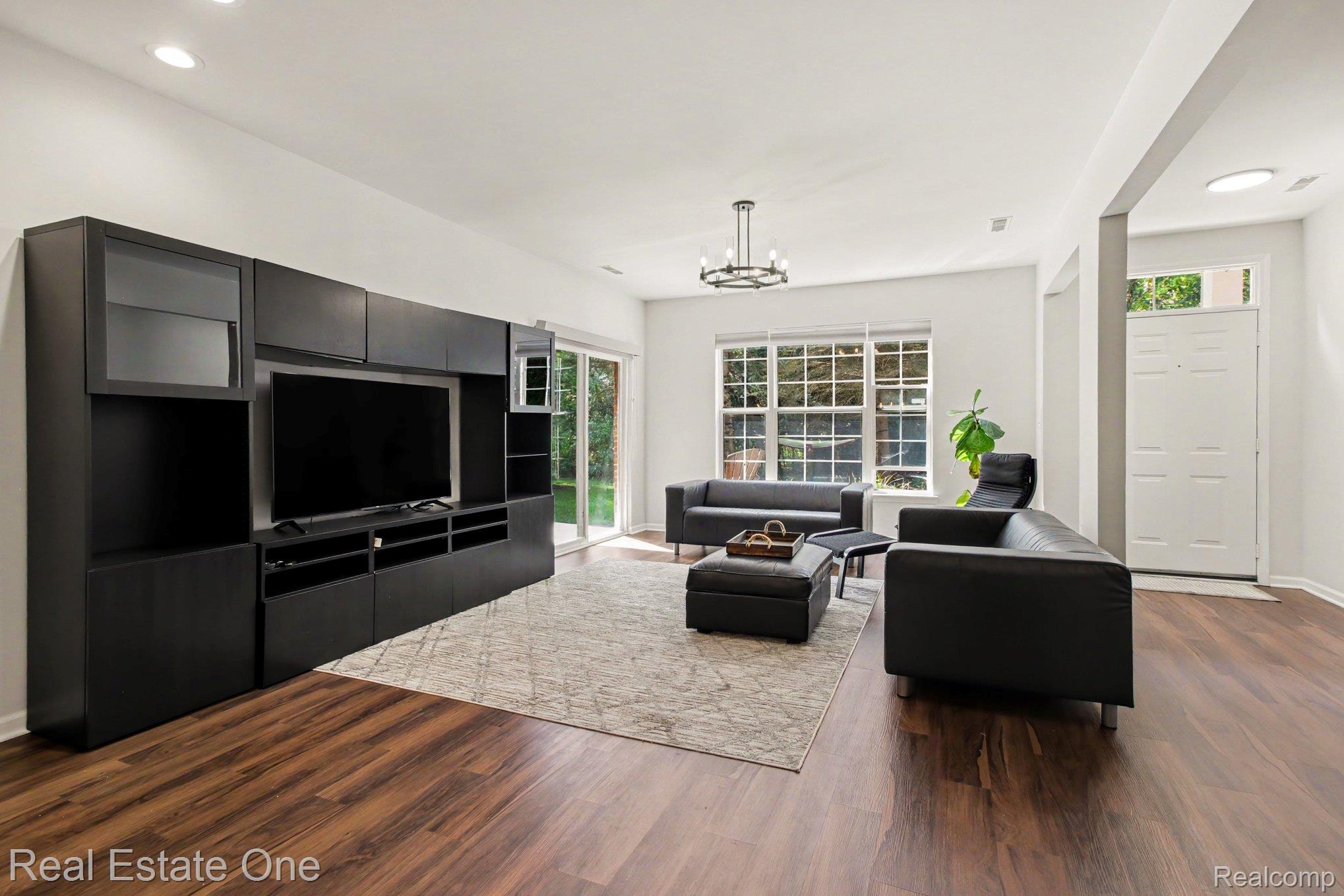 15881 Morningside