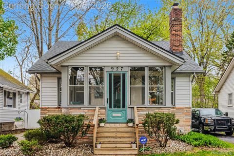 Photo of 927 N Maple Avenue, Royal Oak City, MI 48067 (MLS # 20261030327)
