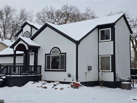 2727 Riverside Drive Waterford Charter Township MI 48329