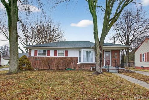 829 Chippewa Street Mt Clemens City MI 48043