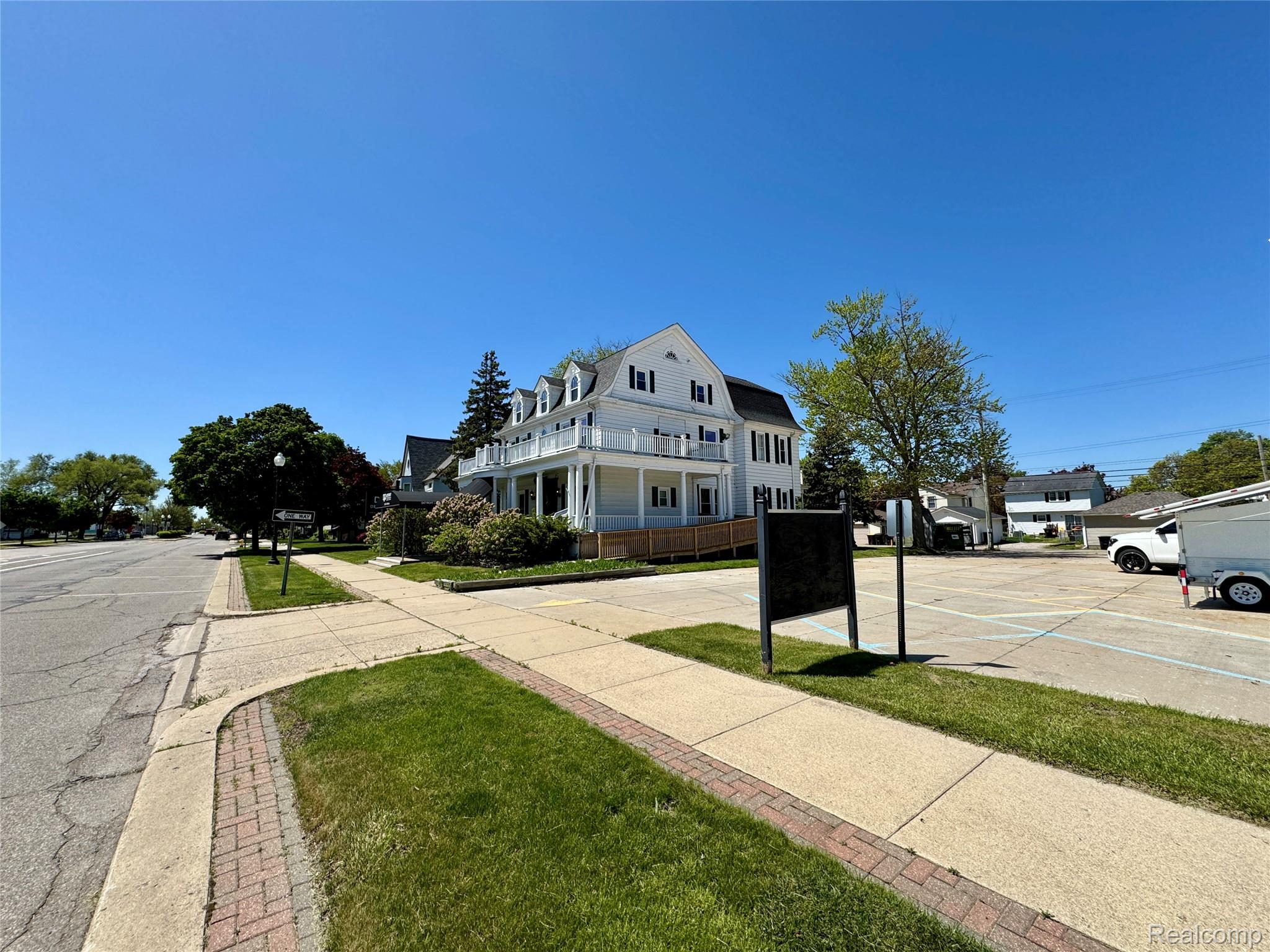 2156 W JEFFERSON Avenue