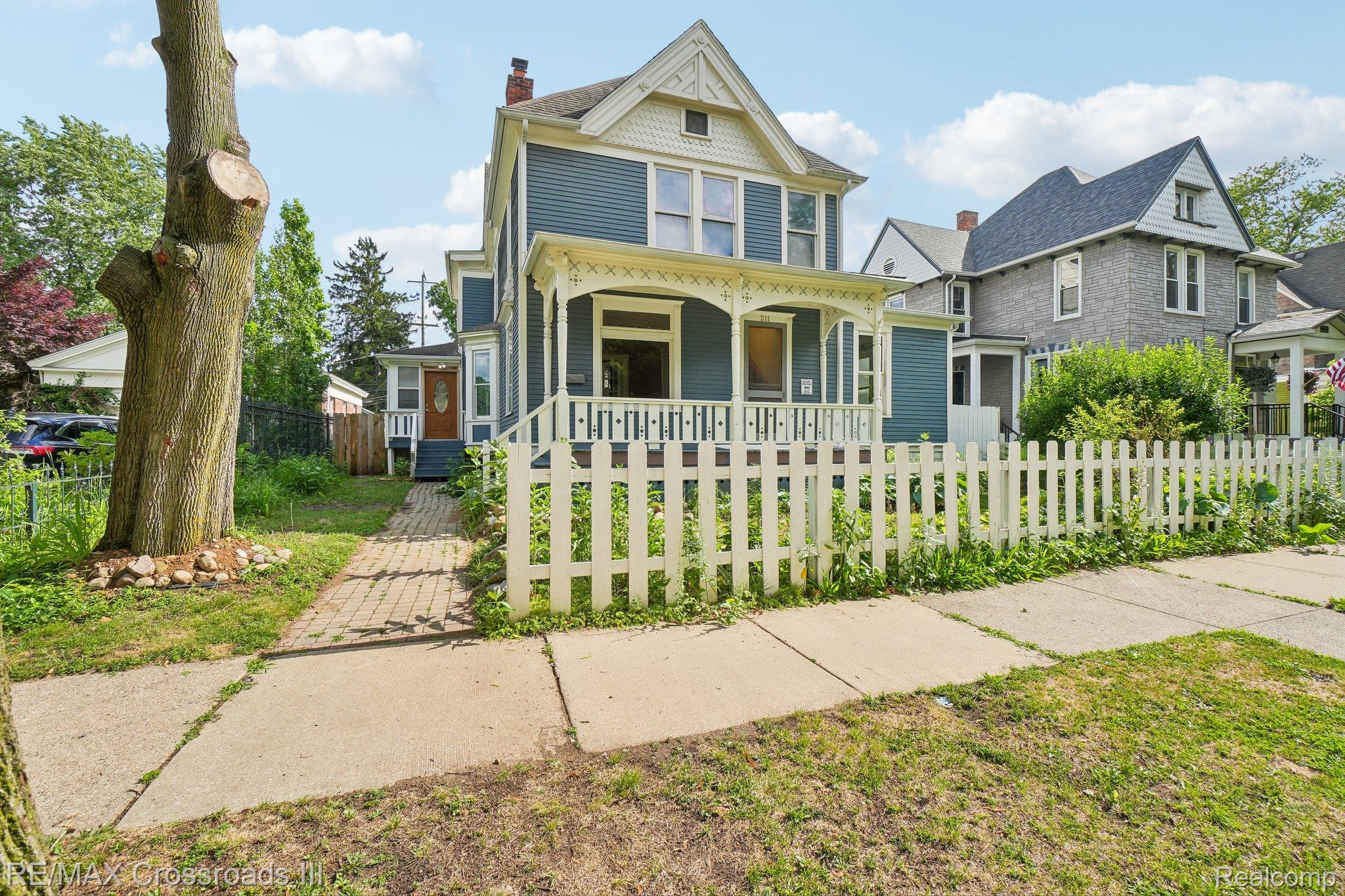 211 Woodward Street